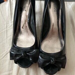 High heel with bows! Size 10, alfani